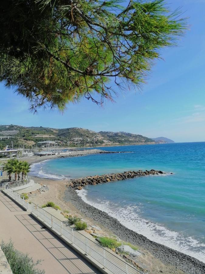 Ca' De Raffe' Appartement Lingueglietta Buitenkant foto